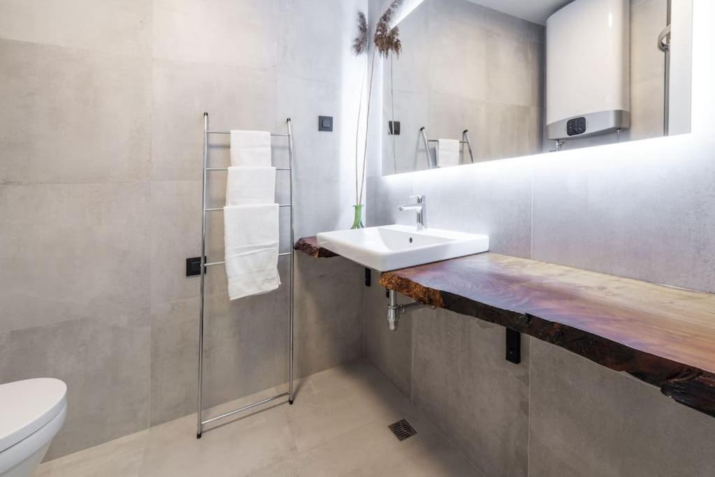 Ferienwohnung Walking Distance Old Town 120M2,Garden,View,Garage Dubrovnik Exterior foto